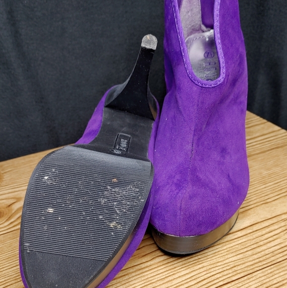 Shoes - Picture 3 of 3